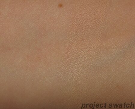 Maybelline Dream Wonder Powder - texture - swatch