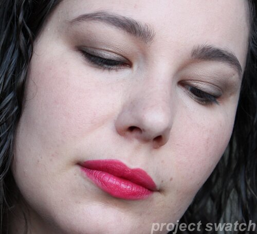 Essence Stay Matt swatch - Smooth Berry