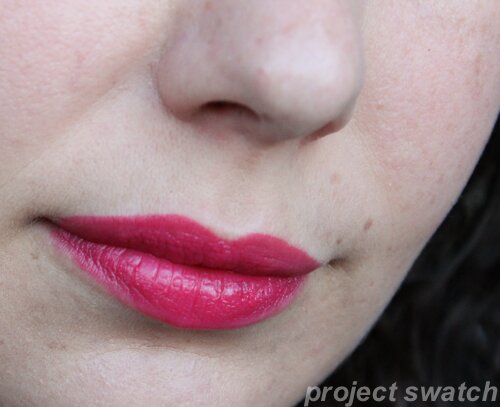 Essence Stay Matt swatch - Smooth Berry
