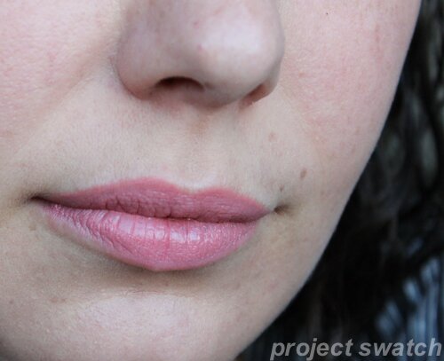 Essence Stay Matt swatch - Velvet Rose